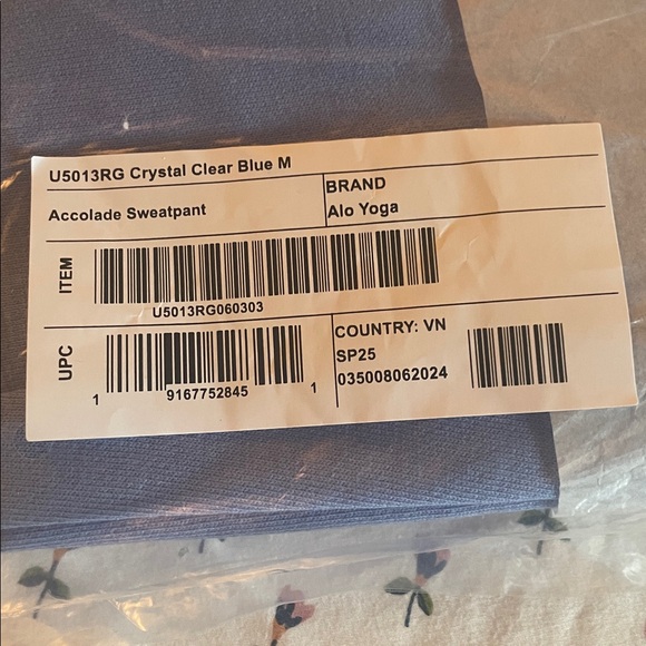 ALO Yoga Blue Joggers - Picture 2 of 4